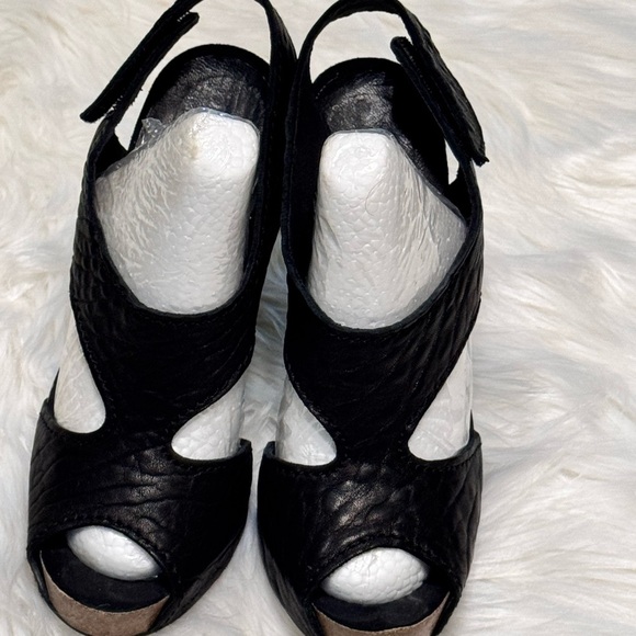 Pedro Garcia Black and White Peep-Toe Heels - Picture 1 of 17